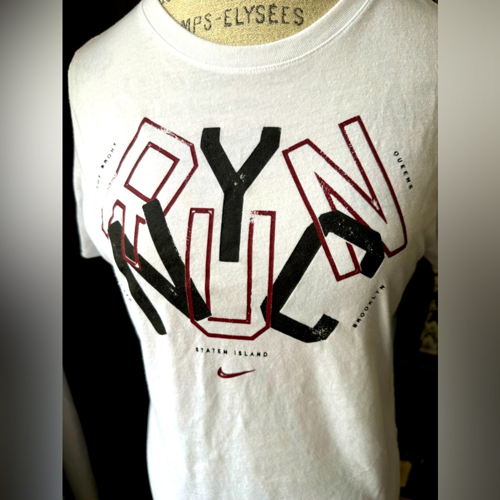 NWOT Nike NYC RUN Boroughs Large Athletic Cut Tee